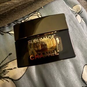 CHANEL Sublimage L'Extrait in Black and Gold